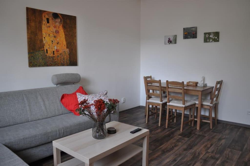 Apartment In Praha 3 Экстерьер фото